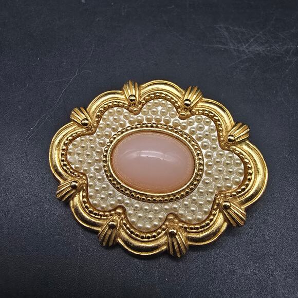 Avon 1988 Victorian Spring Brooch Pink Faux Seed Pearls Gold TOne - Picture 1 of 6
